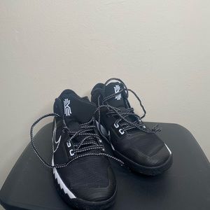 Boys Nike Flytrap sneakers